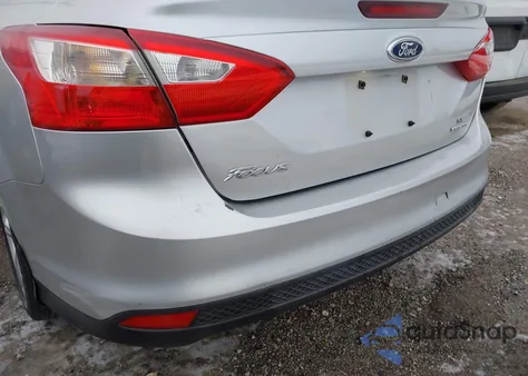 2014 Ford Focus Se z USA, uszkodzony, nr VIN 1FADP3F28EL142423